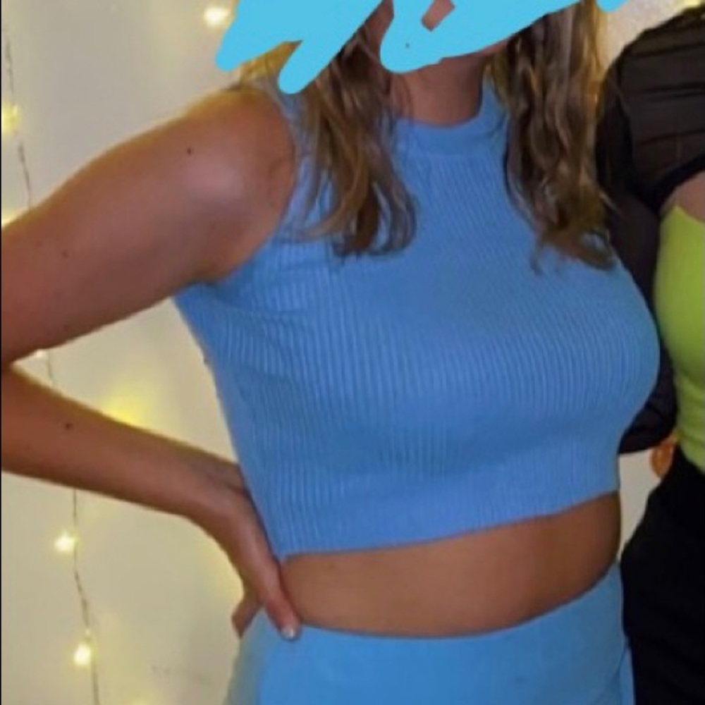 blue crop top